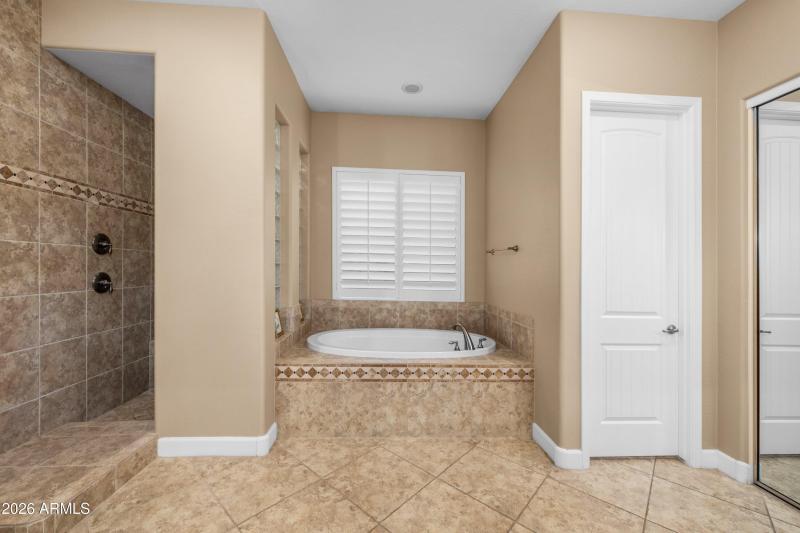 30-3738-E-Riopelle-Ave-29