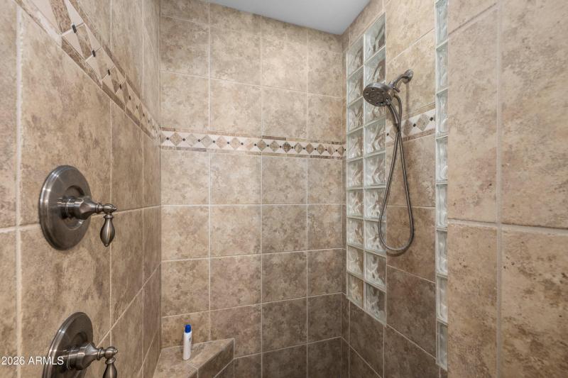 32-3738-E-Riopelle-Ave-31