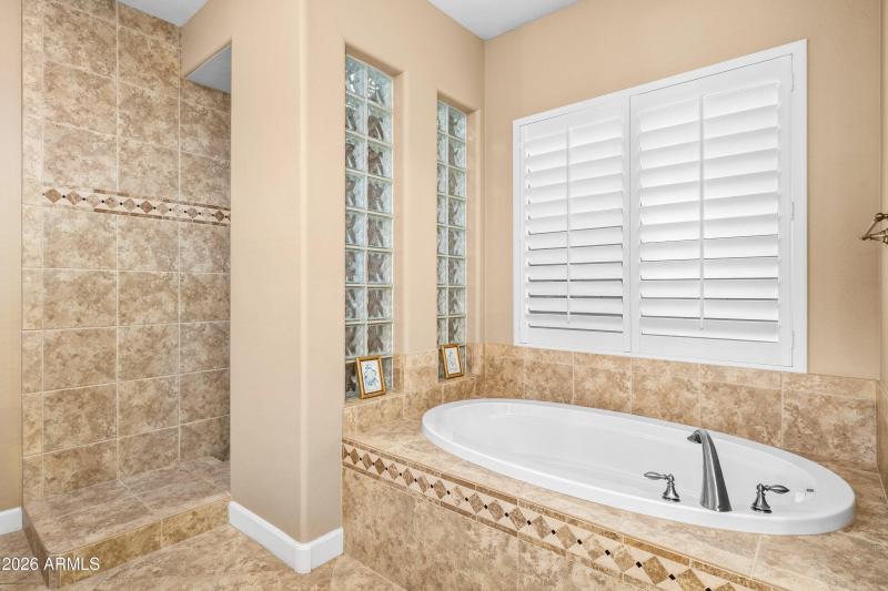 34-3738-E-Riopelle-Ave-33