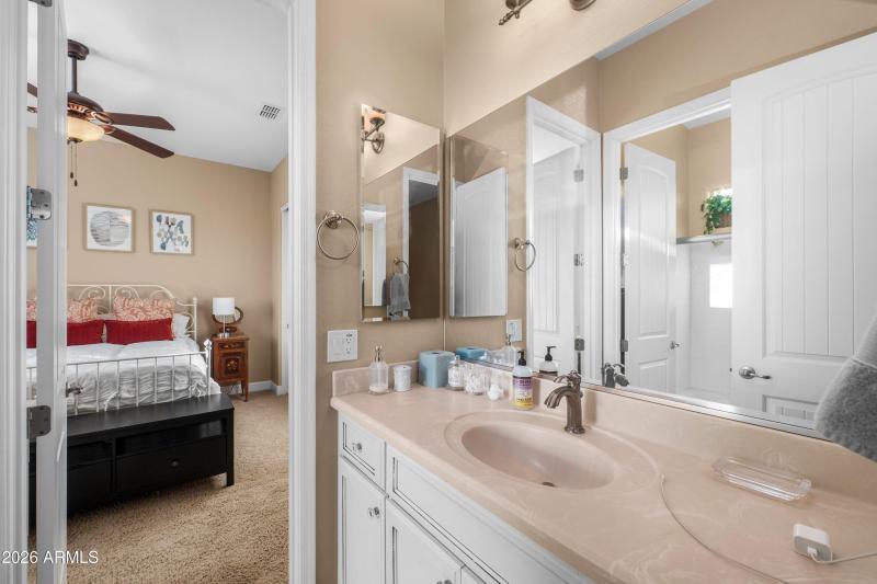 39-3738-E-Riopelle-Ave-38