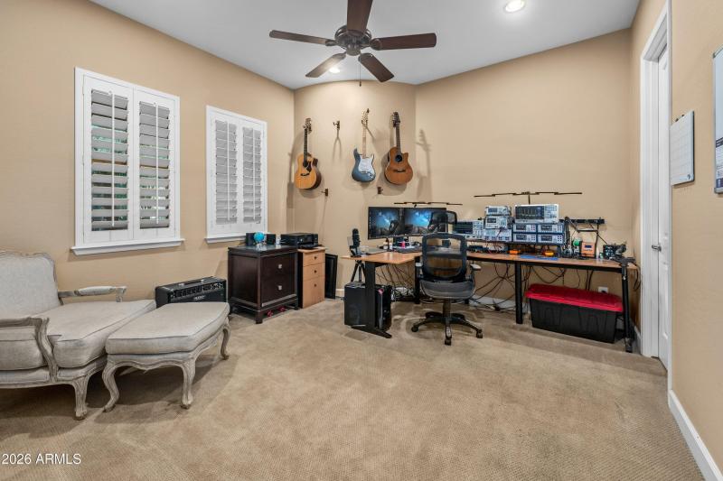 42-3738-E-Riopelle-Ave-41