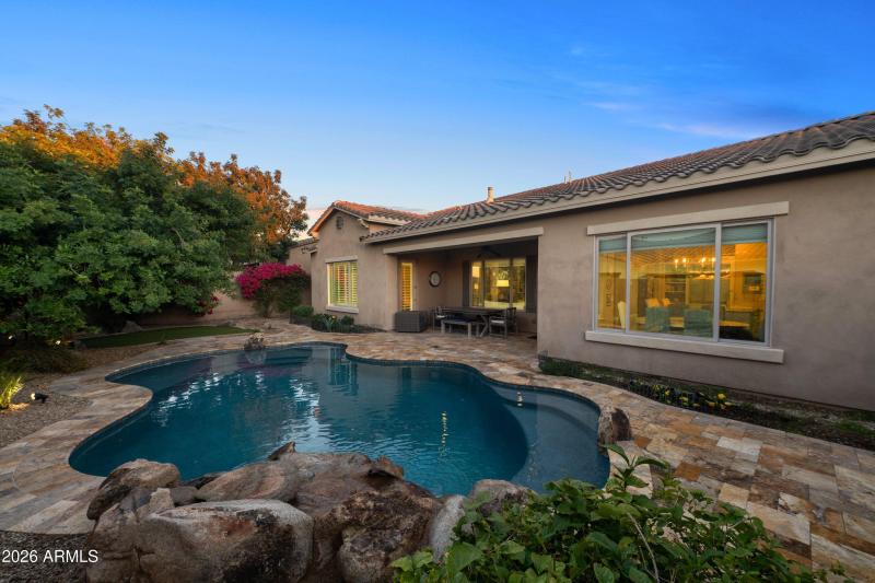 51-3738-E-Riopelle-Ave-50