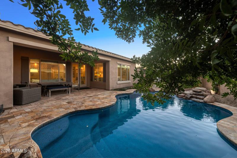 57-3738-E-Riopelle-Ave-56