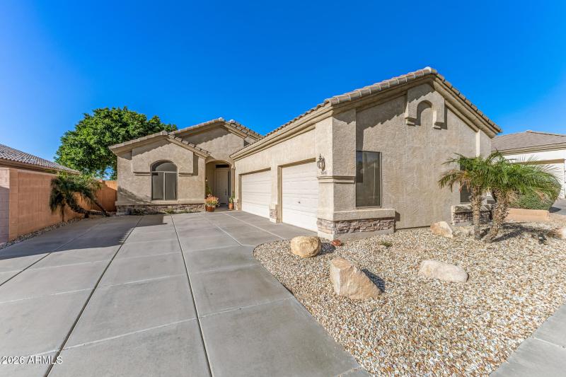 IMMACULATE & MOVE-IN READY!