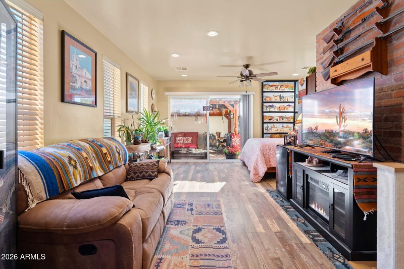 GUEST SUITE/SITTING AREA