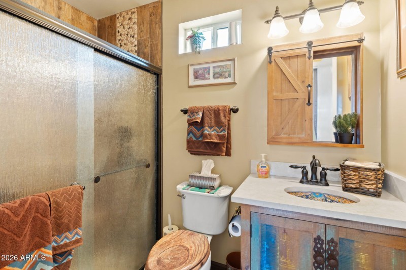 GUEST SUITE BATHROOM