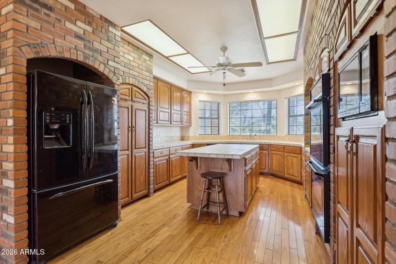 13-web-or-mls-7002-w-surrey-ave