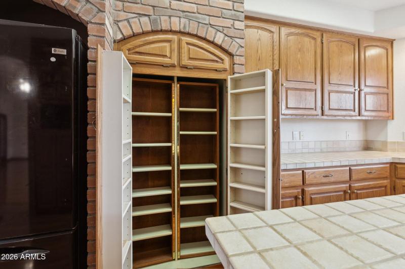 15-web-or-mls-7002-w-surrey-ave