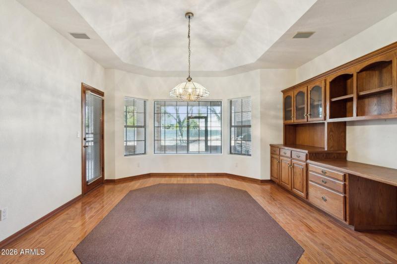 21-web-or-mls-7002-w-surrey-ave