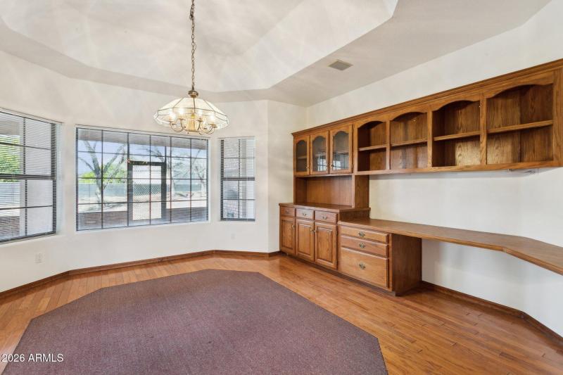 22-web-or-mls-7002-w-surrey-ave