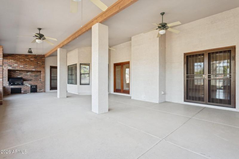 26-web-or-mls-7002-w-surrey-ave