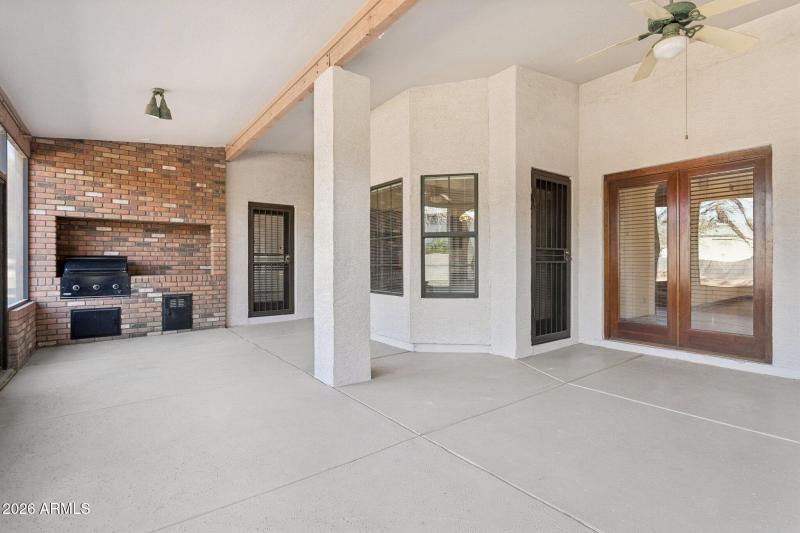 27-web-or-mls-7002-w-surrey-ave