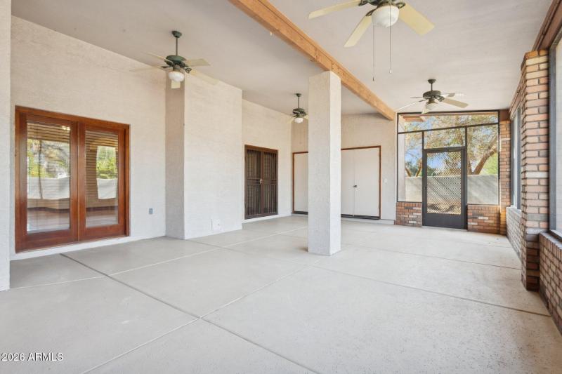 28-web-or-mls-7002-w-surrey-ave