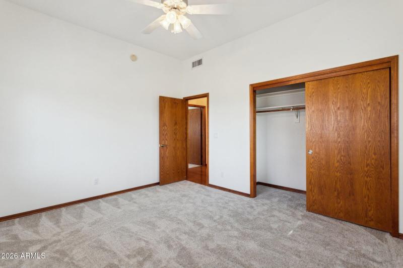 32-web-or-mls-7002-w-surrey-ave