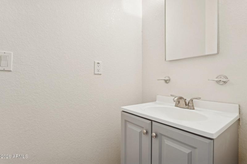 43-web-or-mls-7002-w-surrey-ave