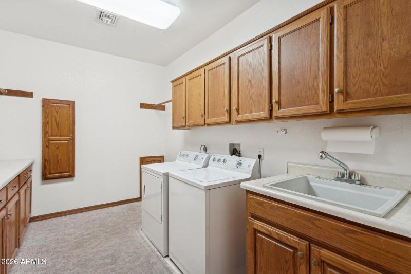 44-web-or-mls-7002-w-surrey-ave