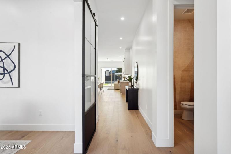 4-web-or-mls-5335-e-kelton-ln