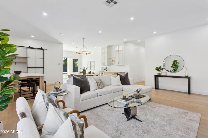 6-web-or-mls-5335-e-kelton-ln