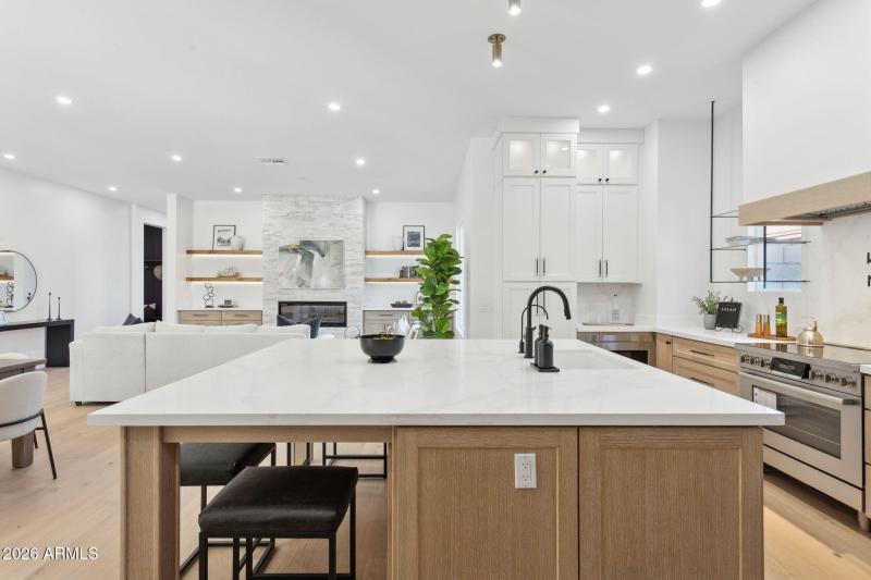 11-web-or-mls-5335-e-kelton-ln