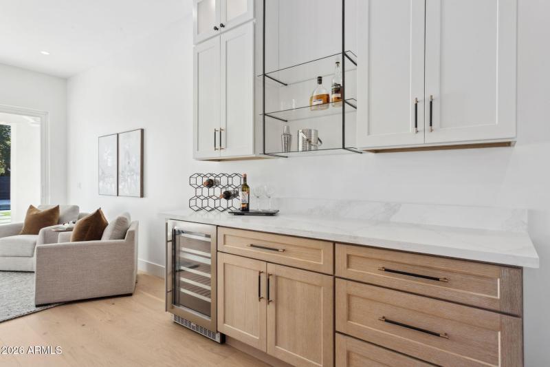 12-web-or-mls-5335-e-kelton-ln