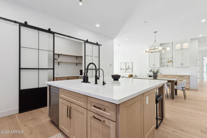 16-web-or-mls-5335-e-kelton-ln