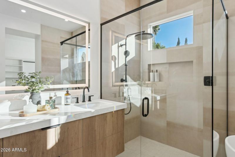 30-web-or-mls-5335-e-kelton-ln