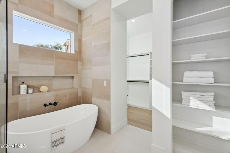 31-web-or-mls-5335-e-kelton-ln