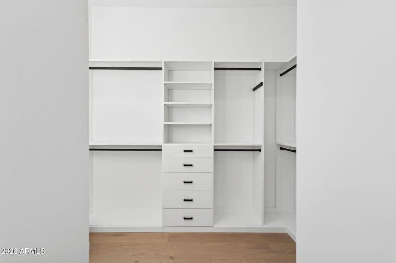 32-web-or-mls-5335-e-kelton-ln