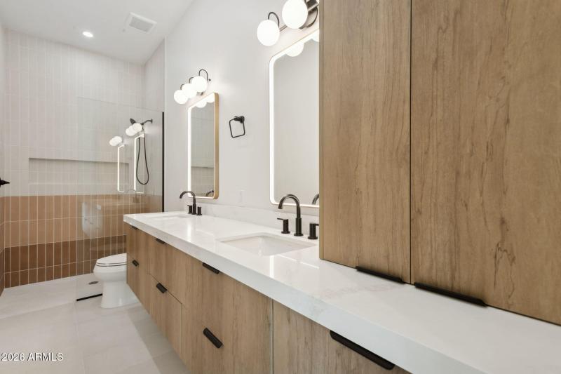 36-web-or-mls-5335-e-kelton-ln