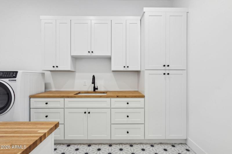 44-web-or-mls-5335-e-kelton-ln