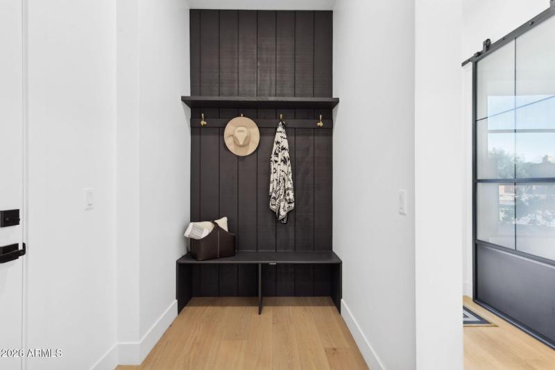 45-web-or-mls-5335-e-kelton-ln