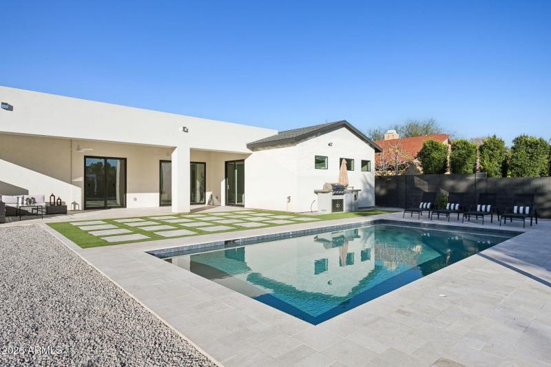 50-web-or-mls-5335-e-kelton-ln