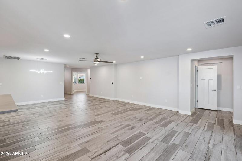 11-web-or-mls-4232-north-19th-pl