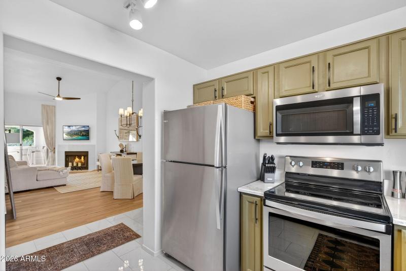 12-web-or-mls-08- N 52nd St unit