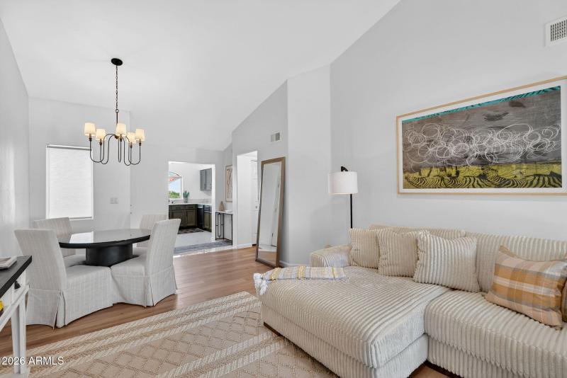 8-web-or-mls-04- N 52nd St unit