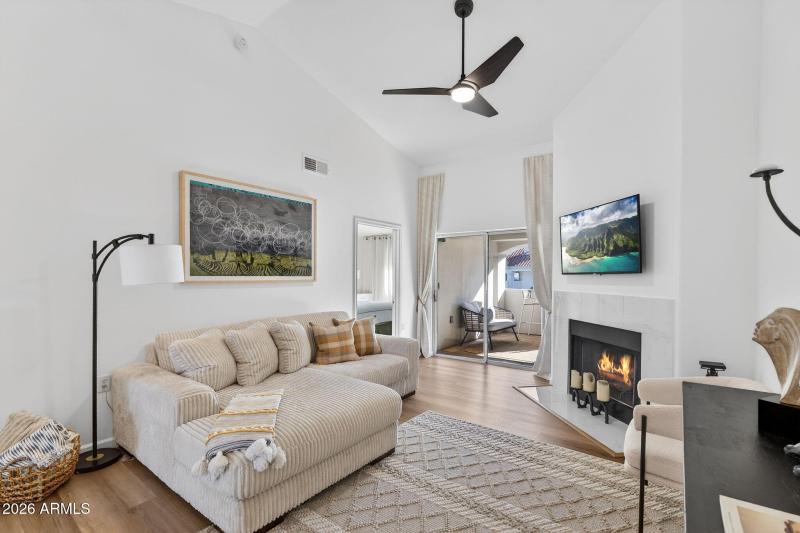 6-web-or-mls-02- N 52nd St unit