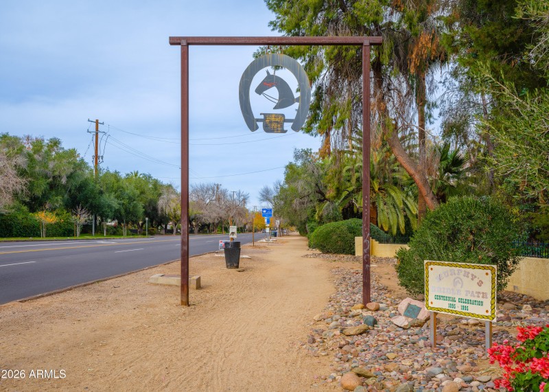 Minutes from the Murphy Bridle Path