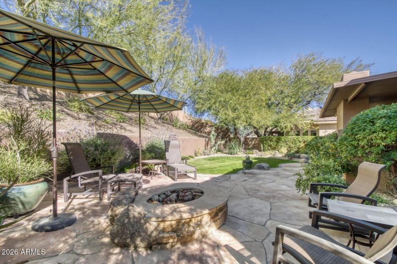 Rear Yard Patio w Gas Firepit