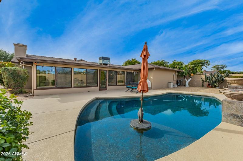 Fun sun and drink shelf