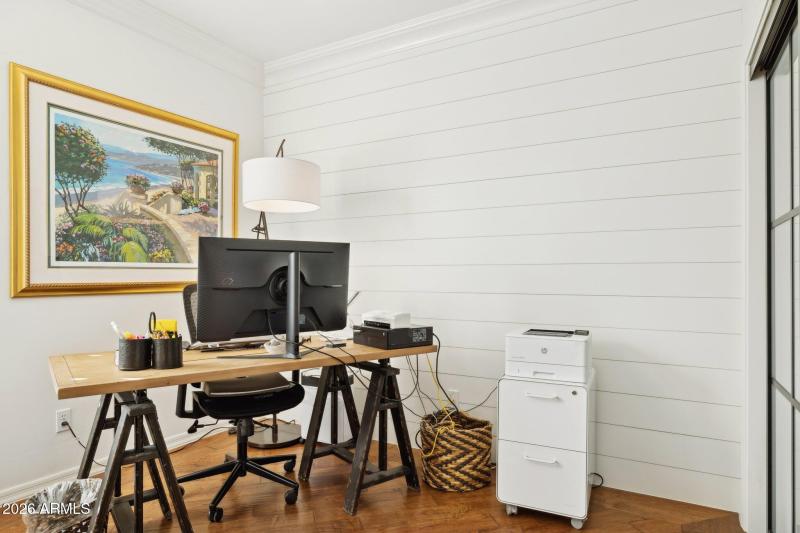 Bedroom 2/Home Office