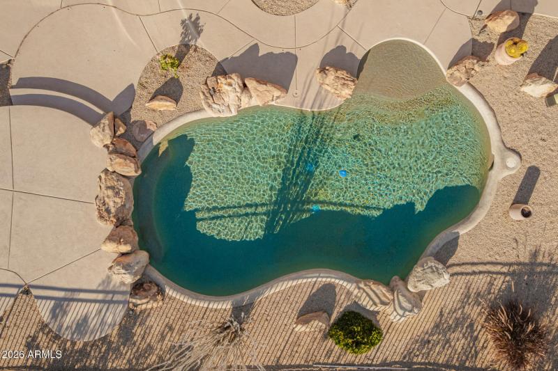 Sparkling Pool with Baja Shelf