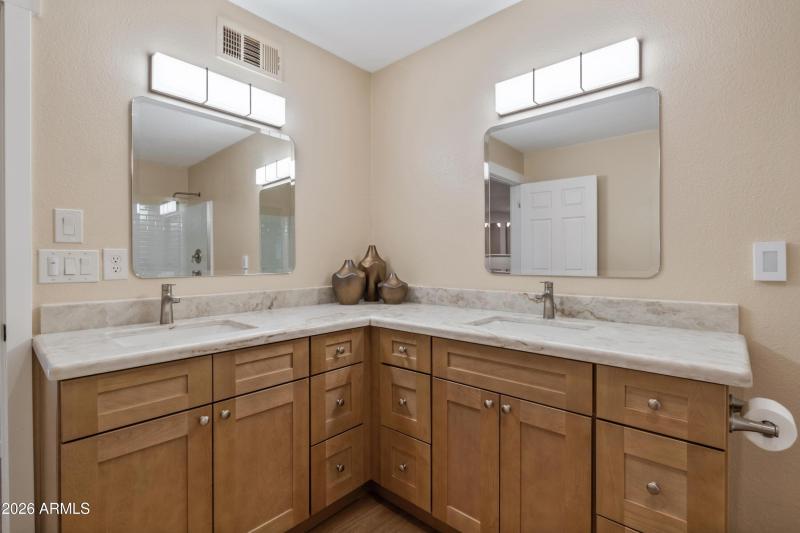 603 E Amarillo Cir Main bath 2