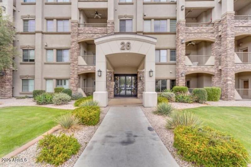 Grand Toscana Entrance