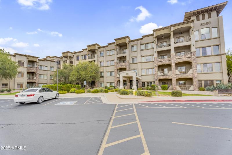 Grand Building 26 Exterior View