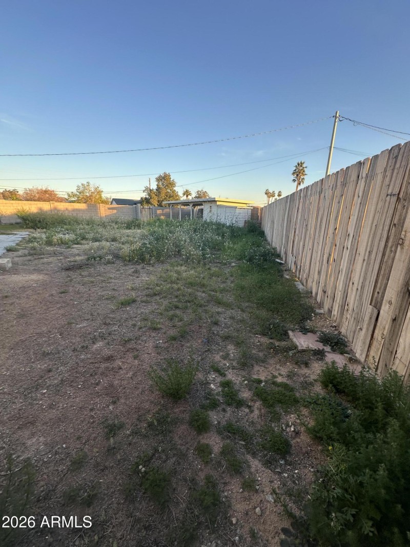 SIDE YARD