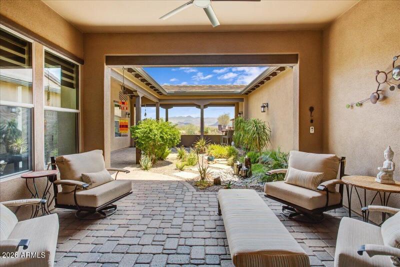 15-02-Front Courtyard