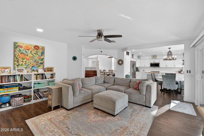 8-web-or-mls-40- E Desert Willow Rd