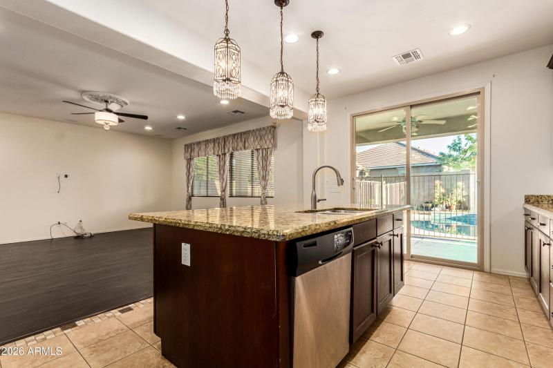 KITCHEN TO FAMILY RM