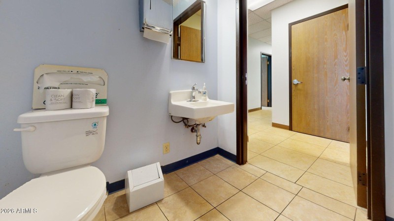 515-W-Buckeye-306-Bathroom