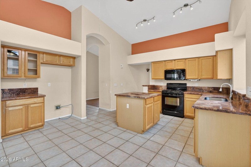 11-web-or-mls-39-N 110th Ave